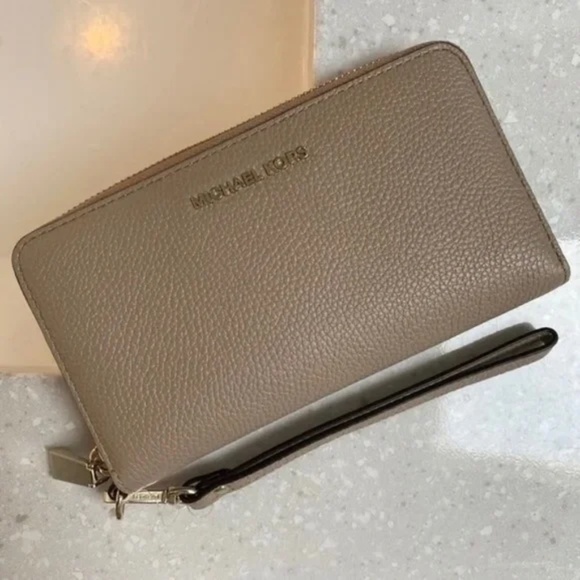 Michael‎ Kors Large Flat Phone Case Wristlet Wallet Truffle - Picture 1 of 4